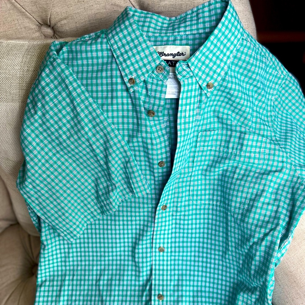 Wrangler button down Shirt size XL BOYS 14/16